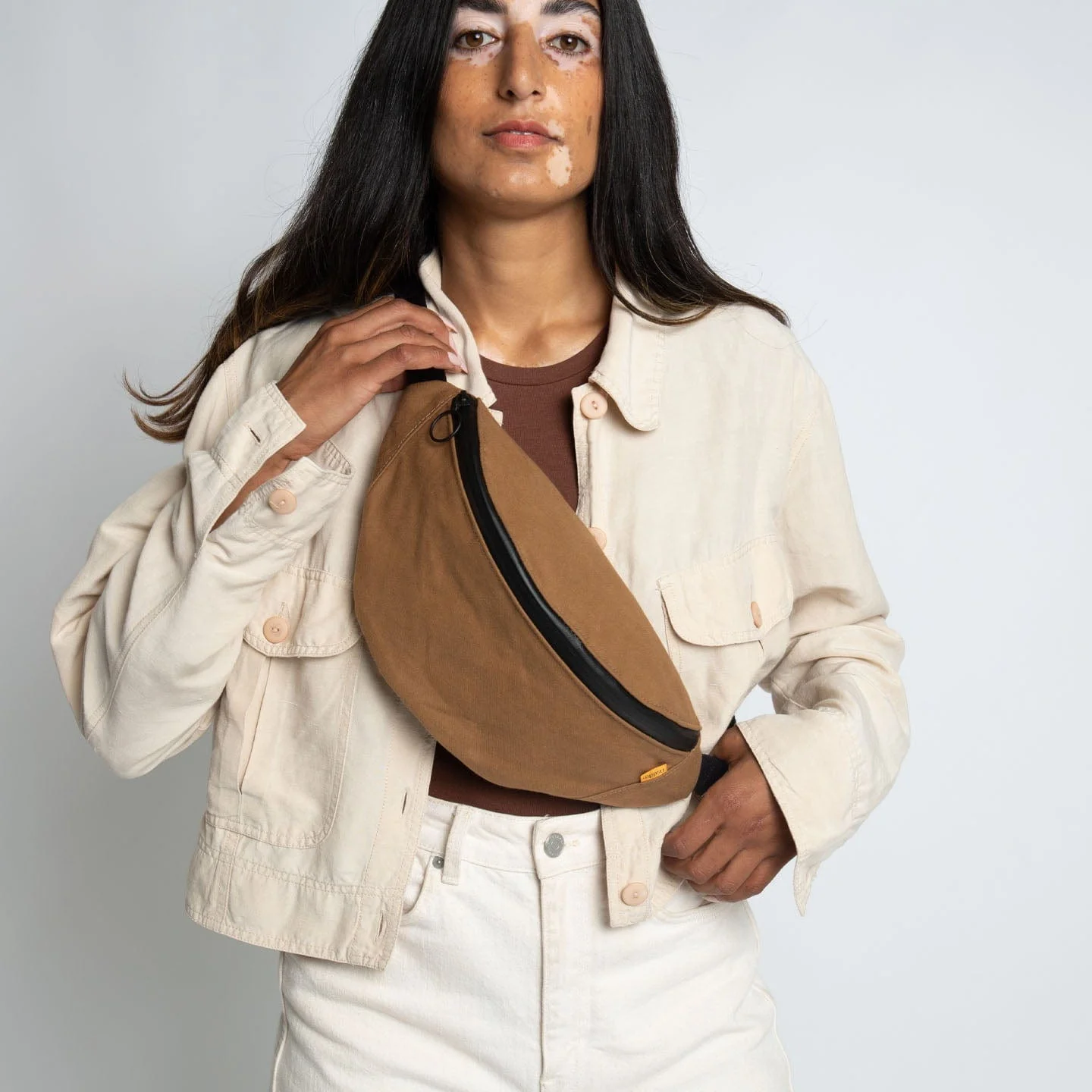 Trakke Banana Crossbody Bag - Image 22